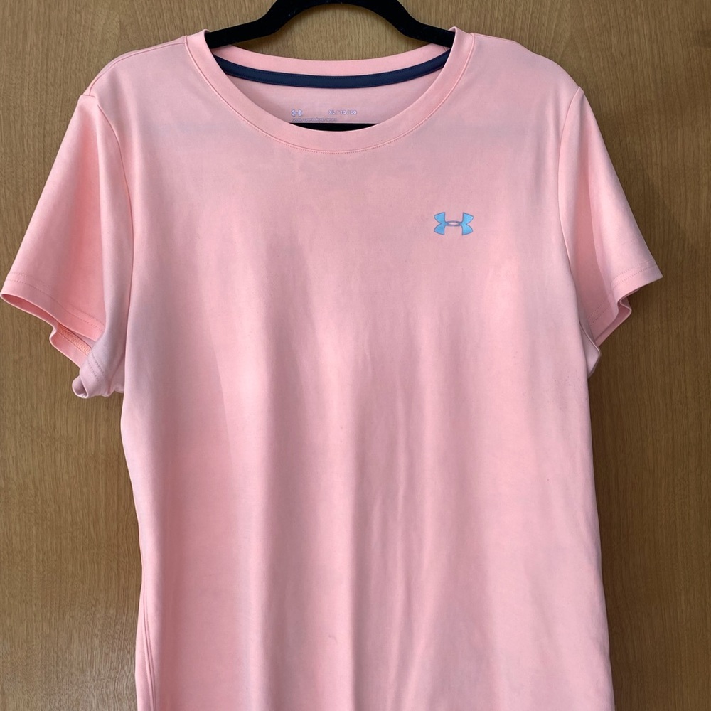 UA loose short sleeve tee